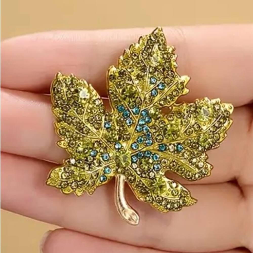 NWOT - Vibrant Green Rhinestone Maple Leaf Brooch